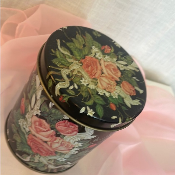Small black floral pattern tin / canister vintage item - Picture 2 of 2